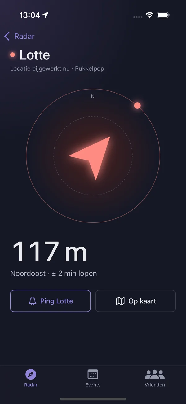 Vriend vinden: een grote koraalrode pijl naar Lotte, 117 meter naar het noordoosten, ongeveer 2 minuten lopen.
